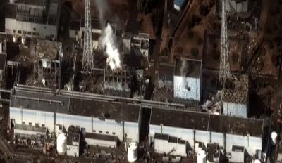 Autor: Digital Globe – Earthquake and Tsunami damage-Dai Ichi Power Plant, Japan, CC BY-SA 3.0, https://commons.wikimedia.org/w/index.php?curid=14630274