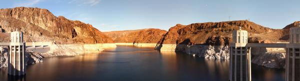 By Kumar Appaiah - Flickr: Lake Mead, CC BY-SA 2.0, https://commons.wikimedia.org/w/index.php?curid=23312146